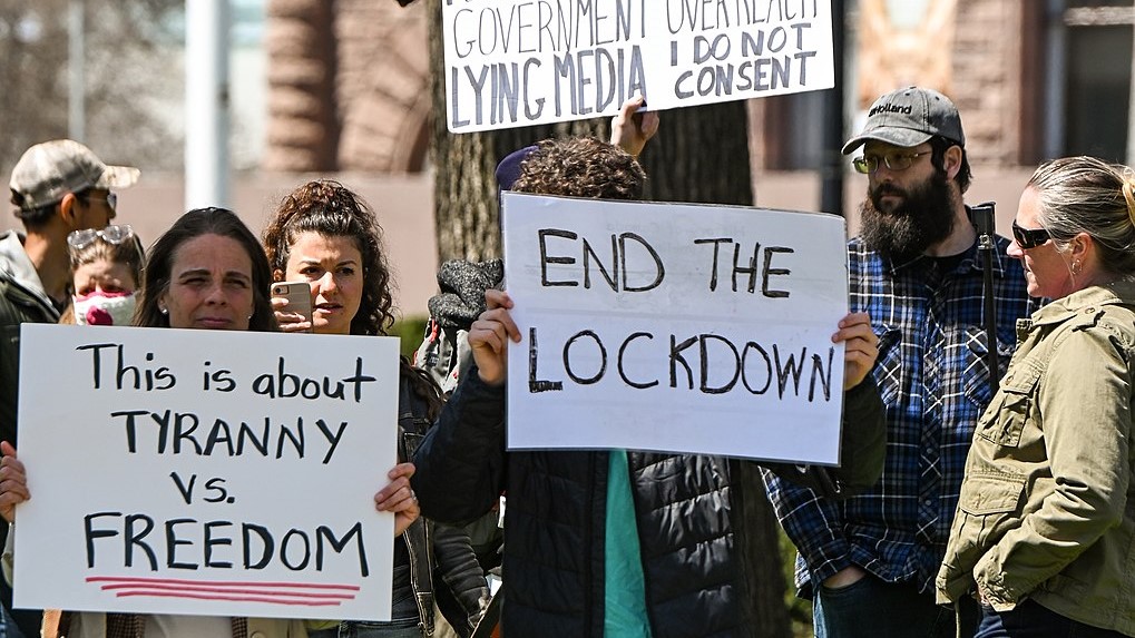 1019px-Canadian_COVID-19_protesters_(cropped) (2)
